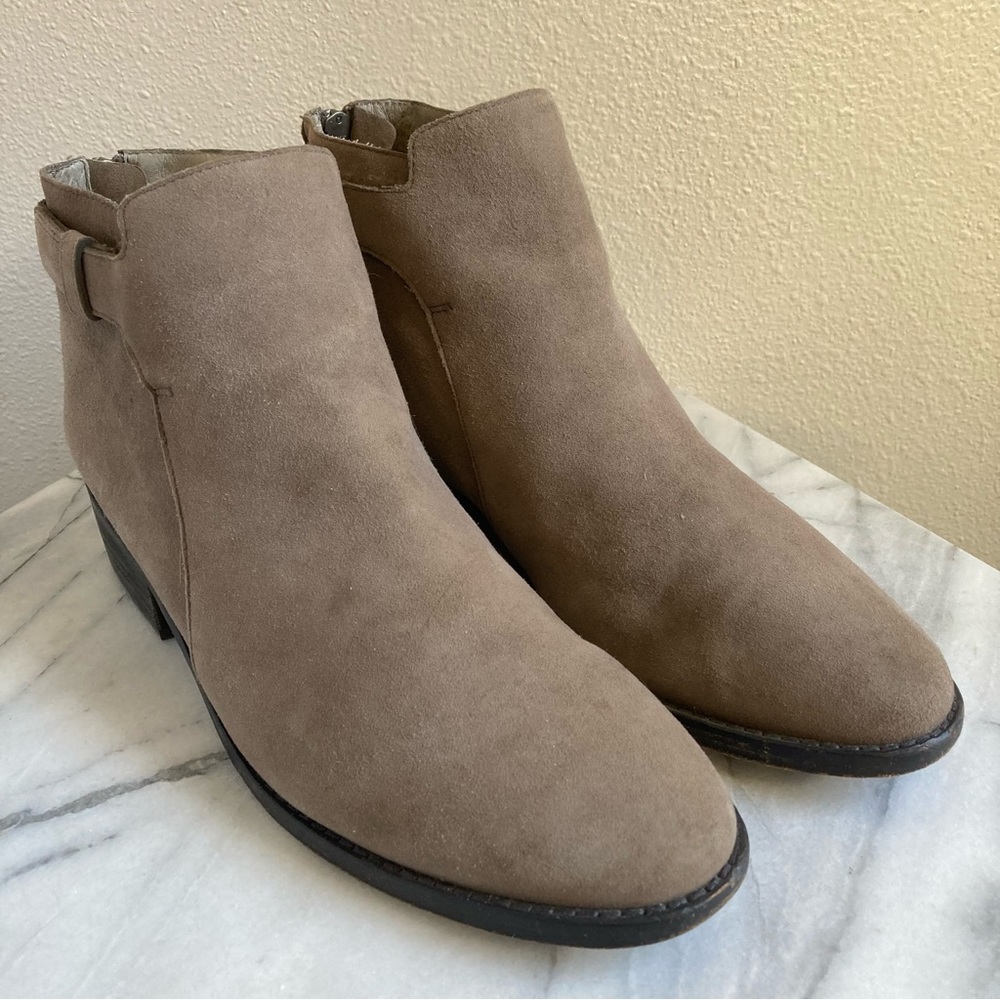Eileen Fisher Putty Colored Suede Zip Back Ankle Boots Size 10